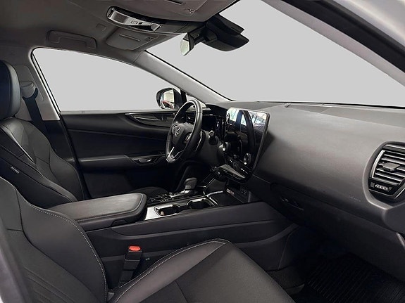 Lexus NX450h+ 6 of 9