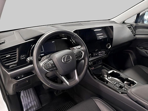 Lexus NX450h+ 7 of 9
