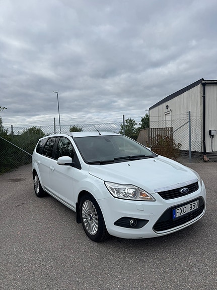 Ford Focus 2 of 6