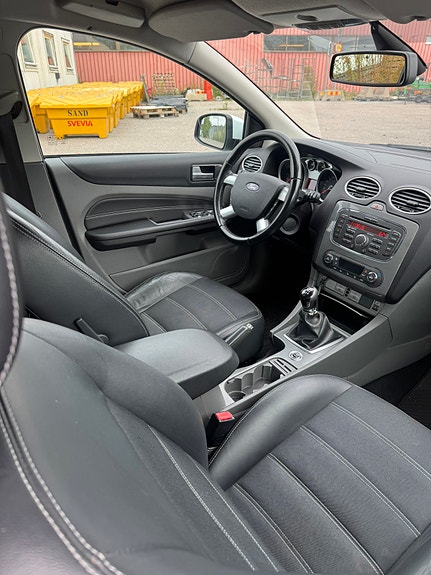 Ford Focus 5 of 6