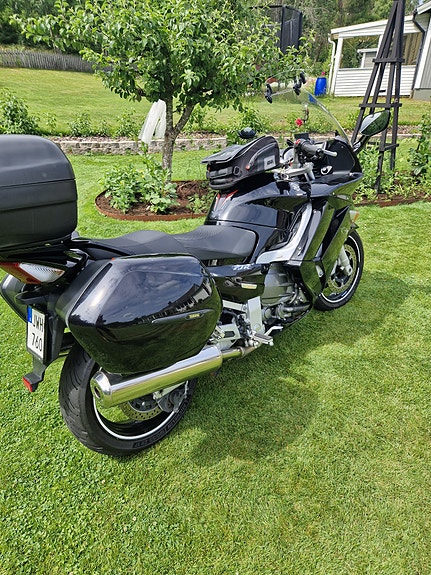 Yamaha FJR1300 2 of 10