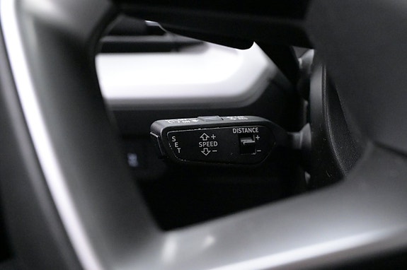 Audi Q4 e-tron 8 of 27