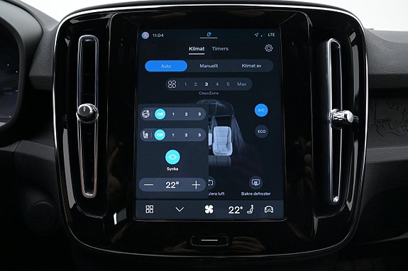 Volvo XC40 14 of 27