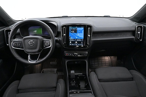 Volvo XC40 6 of 27