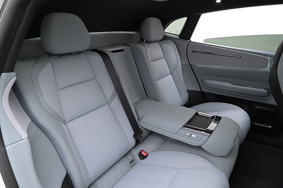 Polestar 4 22 of 27