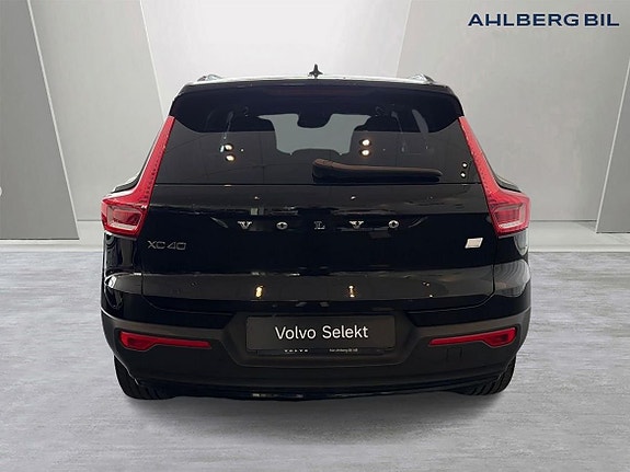 Volvo XC40 8 of 26