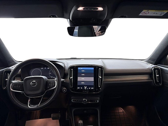 Volvo XC40 15 of 26