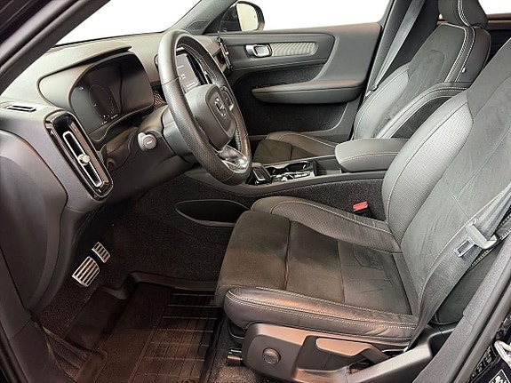 Volvo XC40 14 of 26