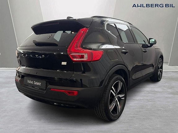 Volvo XC40 5 of 26