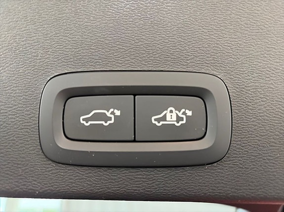 Volvo XC40 12 of 26