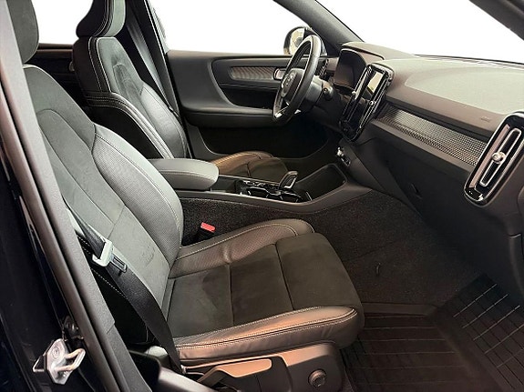 Volvo XC40 17 of 26