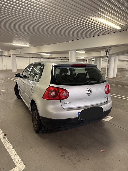 Volkswagen Golf V 3 of 3