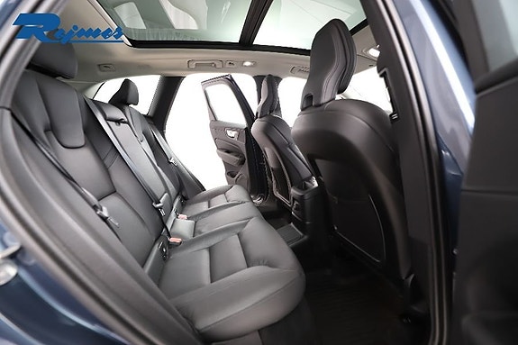 Volvo XC60 11 of 25