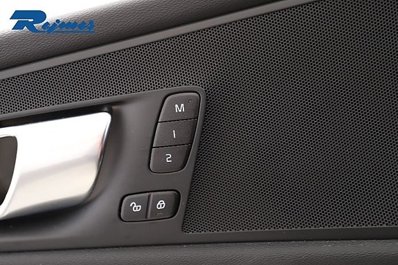 Volvo XC60 14 of 25