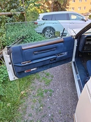 Lincoln Continental 9 of 22