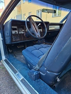 Lincoln Continental 7 of 22