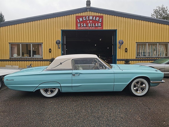 Lincoln Continental 13 of 22
