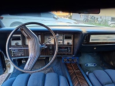 Lincoln Continental 5 of 22