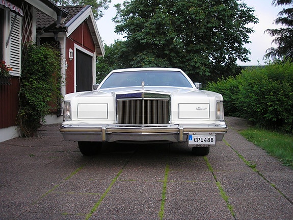 Lincoln Continental 2 of 22