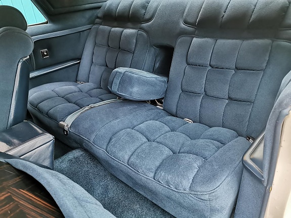 Lincoln Continental 14 of 25