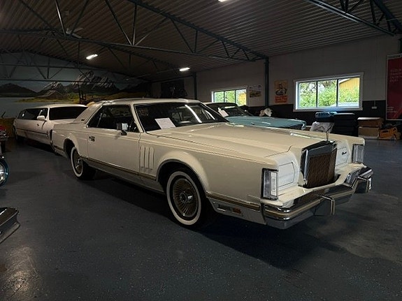 Lincoln Continental 21 of 22