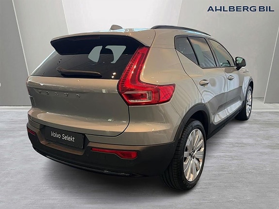 Volvo EX40 16 of 22