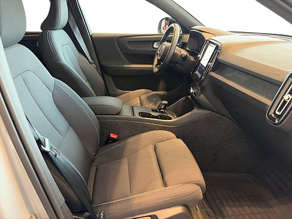 Volvo EX40 10 of 22