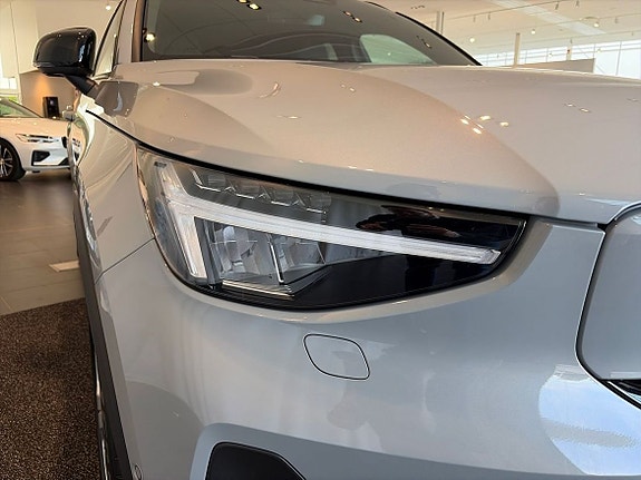 Volvo EX40 15 of 22