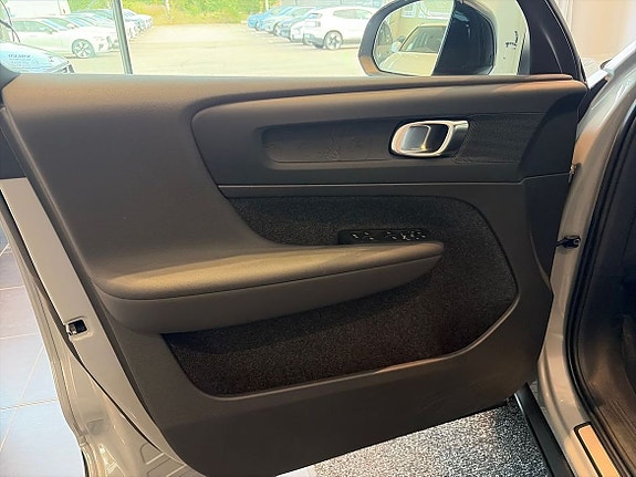 Volvo EX40 14 of 22