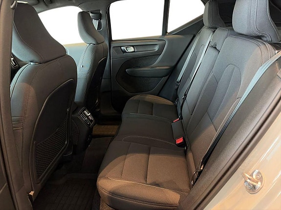 Volvo EX40 9 of 22