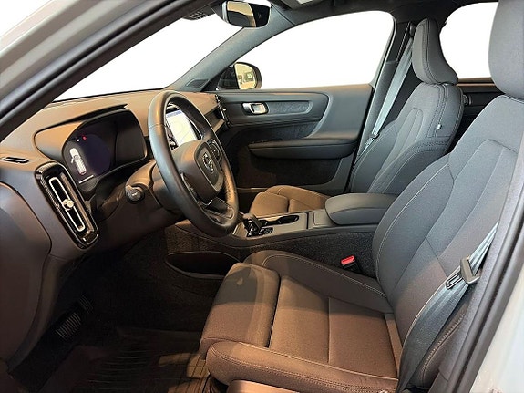 Volvo EX40 7 of 22