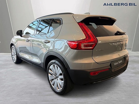 Volvo EX40 3 of 22