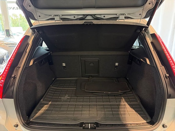 Volvo EX40 6 of 22