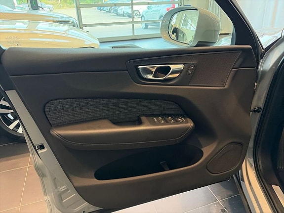 Volvo XC60 14 of 23