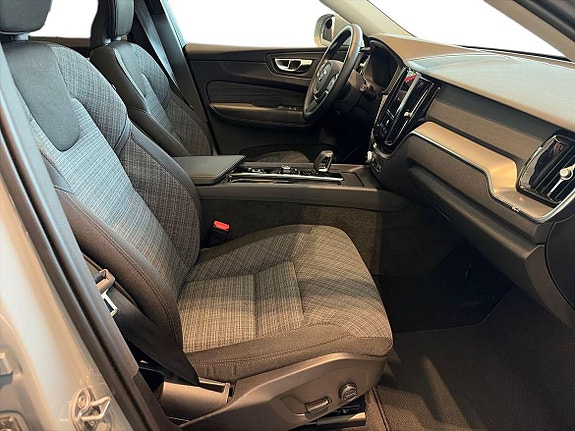 Volvo XC60 10 of 23