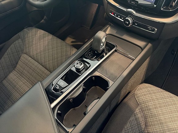 Volvo XC60 13 of 23
