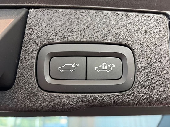 Volvo XC60 12 of 23