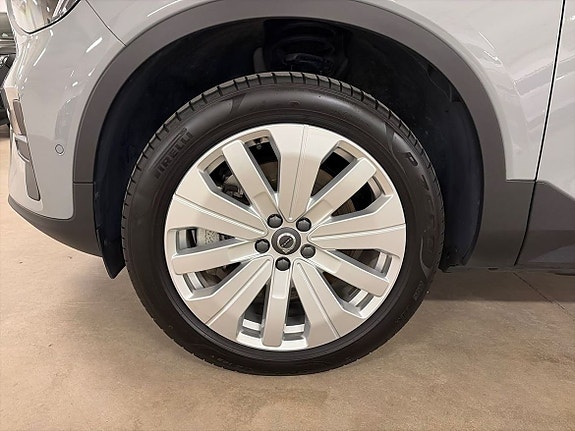 Volvo EX40 21 of 23