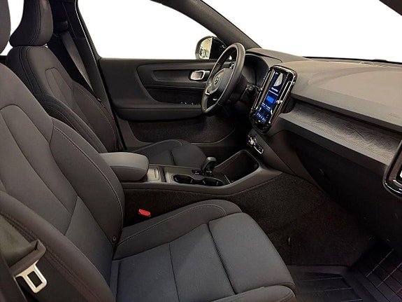 Volvo EX40 10 of 23
