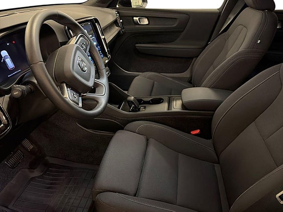 Volvo EX40 7 of 23