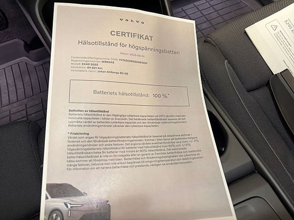 Volvo EX40 17 of 23