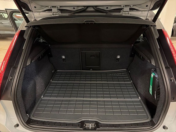 Volvo EX40 6 of 23