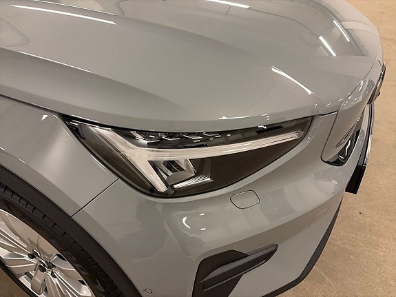 Volvo EX40 14 of 23