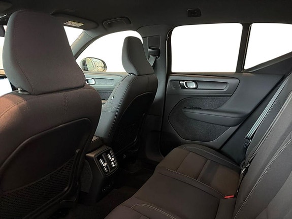 Volvo EX40 9 of 21