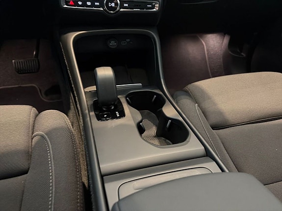 Volvo EX40 13 of 21