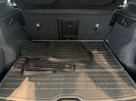 Volvo EX40 6 of 21