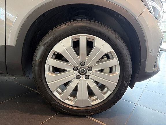 Volvo EX40 19 of 21