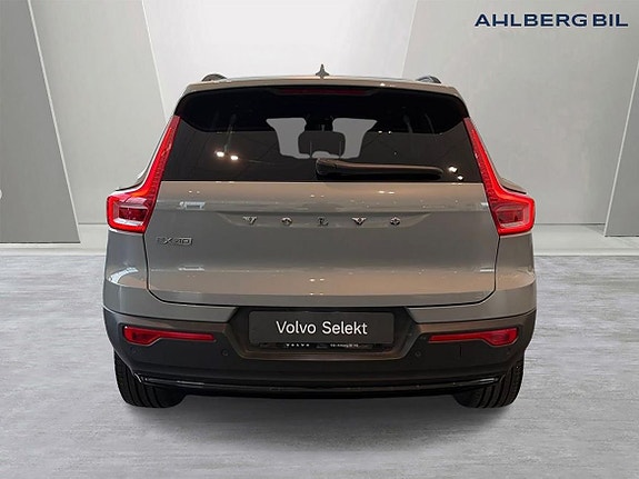 Volvo EX40 4 of 21