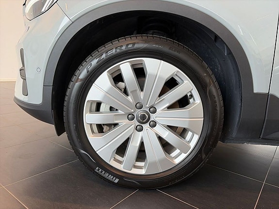 Volvo EX40 18 of 21