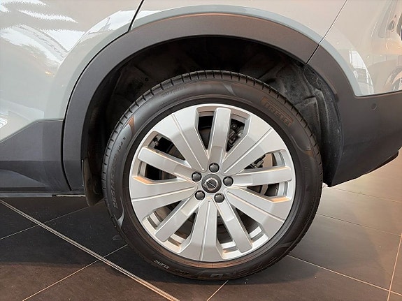 Volvo EX40 17 of 21